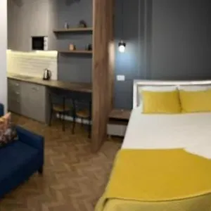 florents-superb-studio-free-parking-garden.hotels-in-tirana.com/
