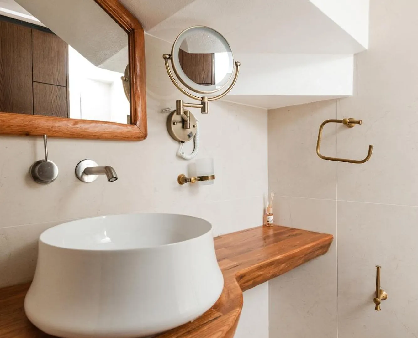 Dam Stone Boutique Hotel Gjirokaster 3*,  Albania