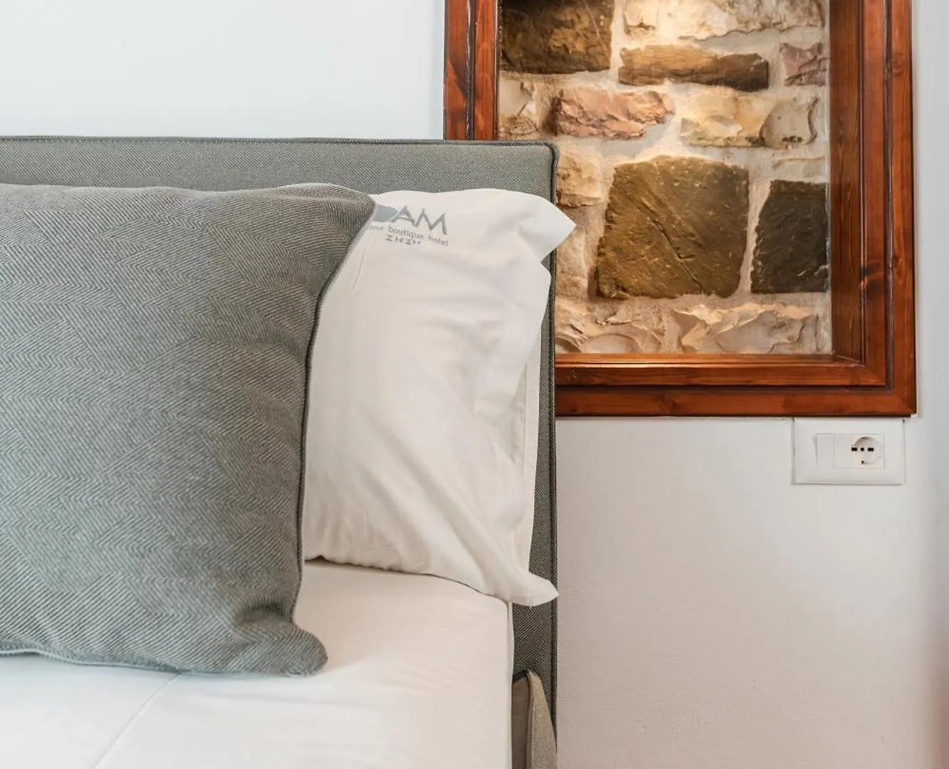 Dam Stone Boutique Hotel Gjirokastër 3*,